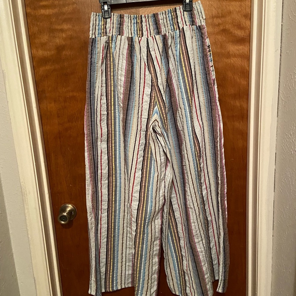 Seersucker Striped Wide leg Pants - Picture 3 of 6